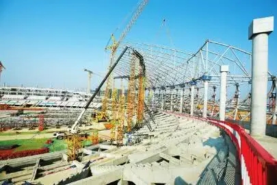 成都大運會主場館進入鋼結構施工,“飛碟”造型顯雛形 成都大運會主場館進入鋼結構施工,“飛碟”造型顯雛形