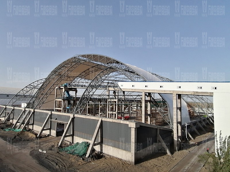 內(nèi)蒙能源長(zhǎng)城五礦選煤廠鋼骨架膜棚建設(shè)項(xiàng)目膜結(jié)構(gòu)安裝中 內(nèi)蒙能源長(zhǎng)城五礦選煤廠鋼骨架膜棚建設(shè)項(xiàng)目膜結(jié)構(gòu)安裝中