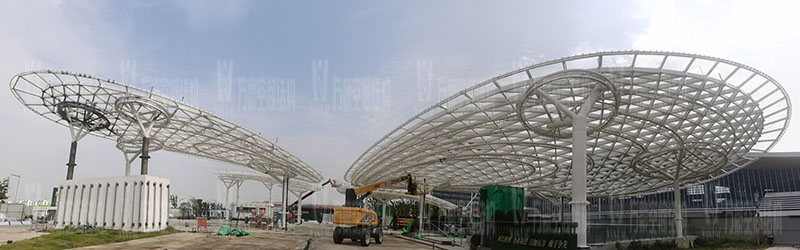 滬通鐵路張家港站地方配套工程站前西側旅客集散區蝴蝶造型天幕工程鋼結構接近尾聲 滬通鐵路張家港站地方配套工程站前西側旅客集散區蝴蝶造型天幕工程鋼結構接近尾聲