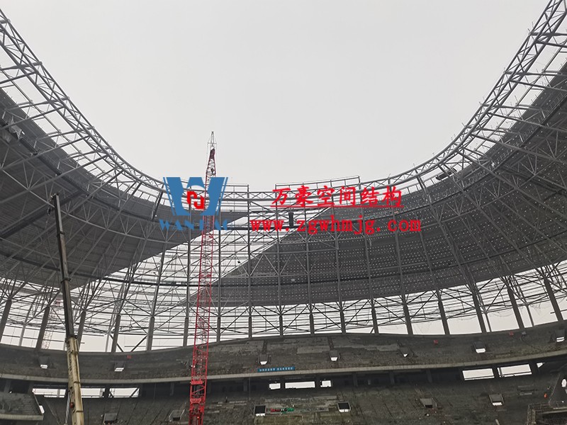 重慶龍興足球場ETFE屋面膜結構工程屋面鋼結構完成,膜結構安裝中 重慶龍興足球場ETFE屋面膜結構工程屋面鋼結構完成,膜結構安裝中