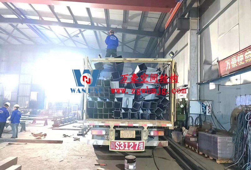 重慶龍興足球場ETFE屋面膜結構工程屋面鋼結構完成,膜結構安裝中 重慶龍興足球場ETFE屋面膜結構工程屋面鋼結構完成,膜結構安裝中