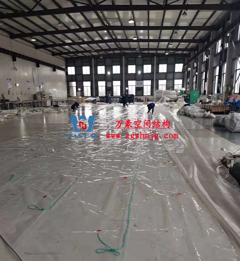 重慶龍興足球場ETFE屋面膜結構工程屋面鋼結構完成,膜結構安裝中 重慶龍興足球場ETFE屋面膜結構工程屋面鋼結構完成,膜結構安裝中