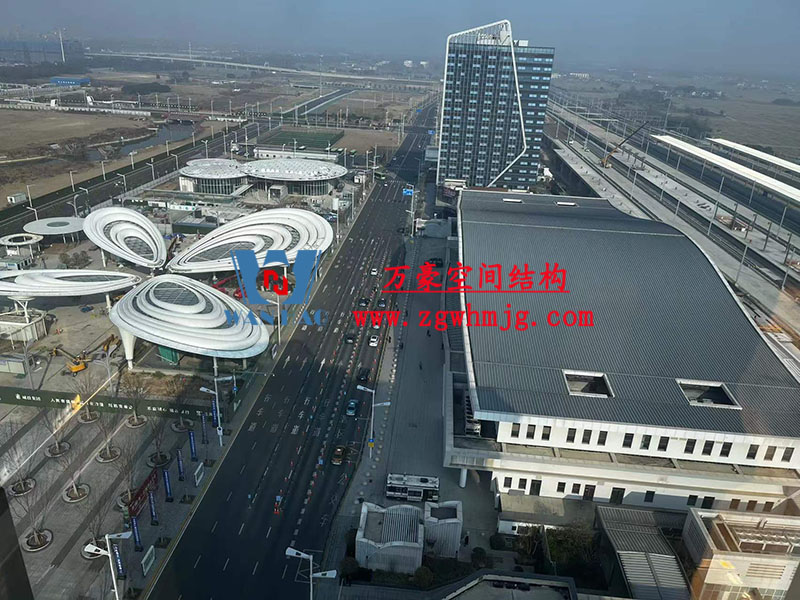 張家港高鐵站前復雜結構“蝴蝶再現”即將圓滿竣工 張家港高鐵站前復雜結構“蝴蝶再現”即將圓滿竣工