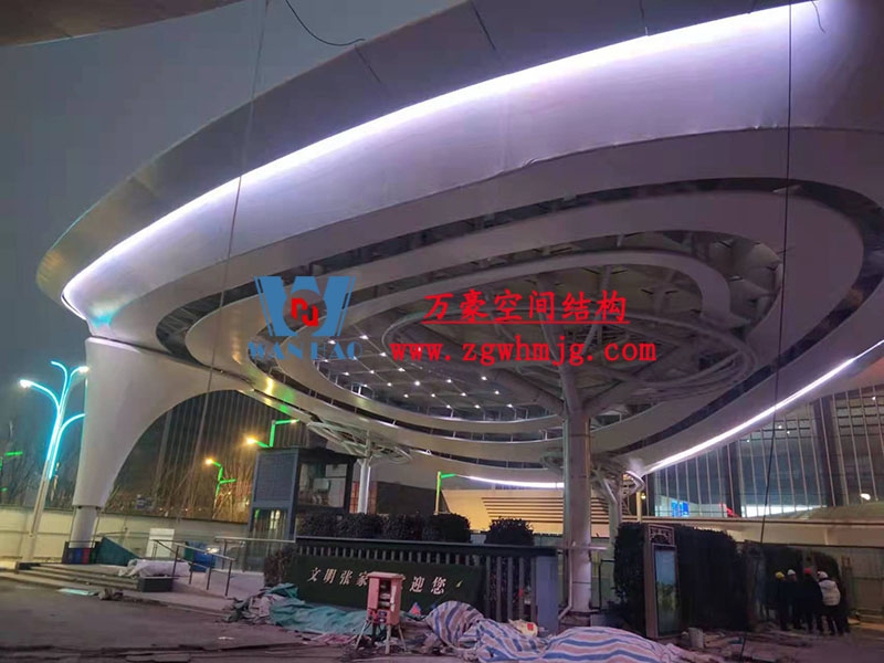 張家港高鐵站前復雜結構“蝴蝶再現”即將圓滿竣工 張家港高鐵站前復雜結構“蝴蝶再現”即將圓滿竣工