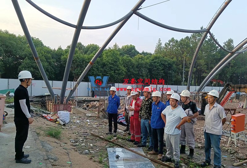 寧波諾丁漢大學(xué)室外運(yùn)動(dòng)場地改擴(kuò)建項(xiàng)目膜結(jié)構(gòu)工程火熱施工中 寧波諾丁漢大學(xué)室外運(yùn)動(dòng)場地改擴(kuò)建項(xiàng)目膜結(jié)構(gòu)工程火熱施工中