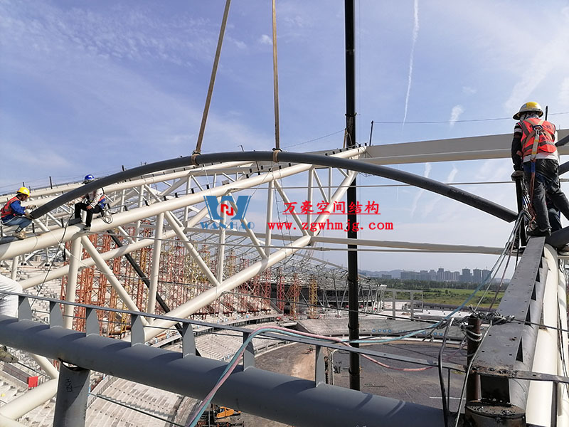 襄陽奧體中心膜結(jié)構(gòu)工程火熱施工中 襄陽奧體中心膜結(jié)構(gòu)工程火熱施工中