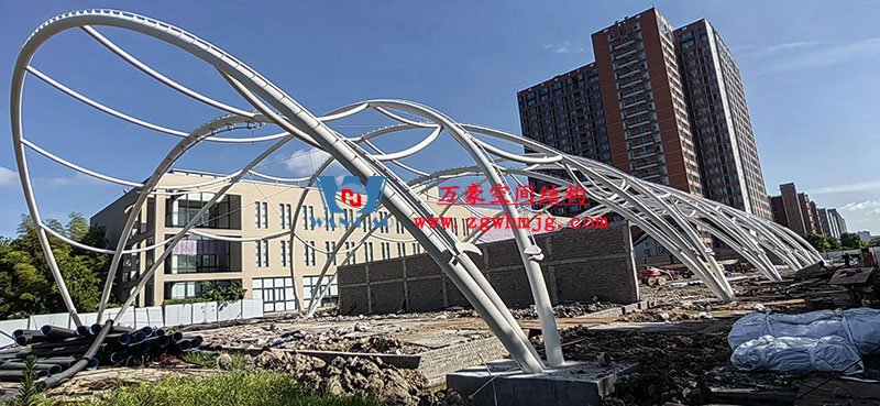 寧波諾丁漢大學(xué)室外運動場地改擴(kuò)建項目膜結(jié)構(gòu)工程鋼結(jié)構(gòu)已完成 寧波諾丁漢大學(xué)室外運動場地改擴(kuò)建項目膜結(jié)構(gòu)工程鋼結(jié)構(gòu)已完成