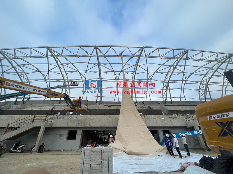 龍泉市體育場鋼膜結構工程膜結構安裝中 龍泉市體育場鋼膜結構工程膜結構安裝中