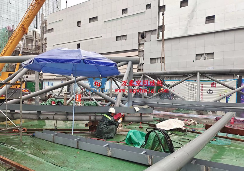 明宇廣場6號(hào)地塊商業(yè)(萬達(dá)廣場)改造項(xiàng)目鋼膜結(jié)構(gòu)ETFE蓋頂天幕工程開始施工 明宇廣場6號(hào)地塊商業(yè)(萬達(dá)廣場)改造項(xiàng)目鋼膜結(jié)構(gòu)ETFE蓋頂天幕工程開始施工