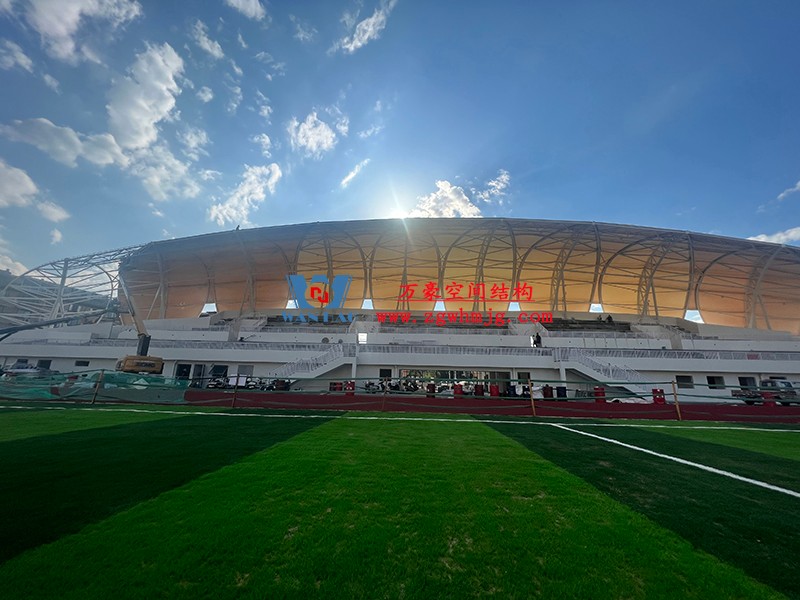 龍泉市體育場鋼膜結構工程接近尾聲 龍泉市體育場鋼膜結構工程接近尾聲