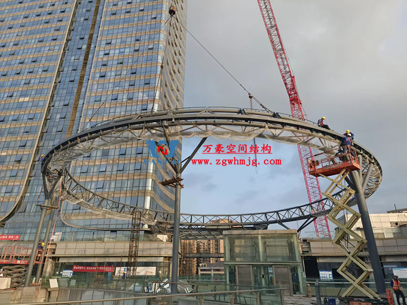 明宇廣場(chǎng)6號(hào)地塊商業(yè)（萬達(dá)廣場(chǎng)）改造項(xiàng)目鋼膜結(jié)構(gòu)ETFE蓋頂天幕工程火熱施工中