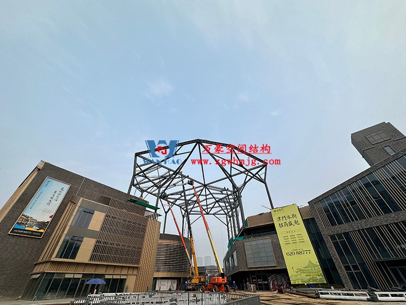 合肥文一塘溪津門天幕鋼結構及ETFE氣枕膜工程鋼結構吊裝中 合肥文一塘溪津門天幕鋼結構及ETFE氣枕膜工程鋼結構吊裝中