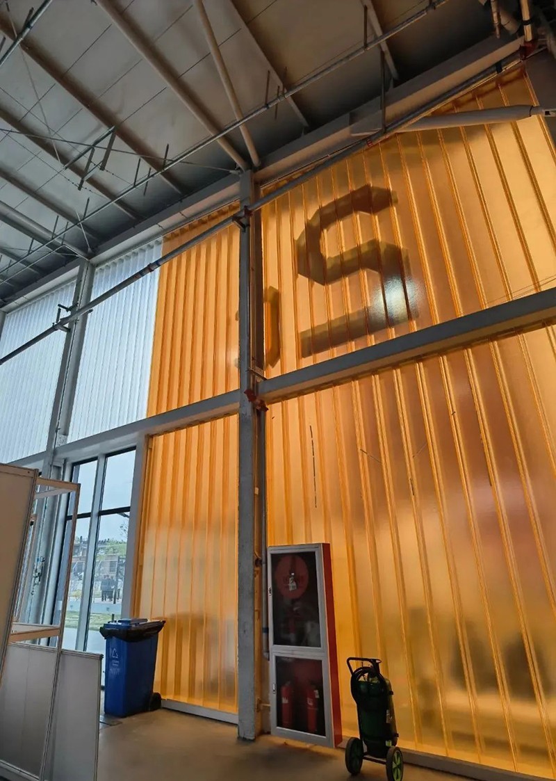 U型玻璃 — 透光不透景的朦朧美 U型玻璃 — 透光不透景的朦朧美