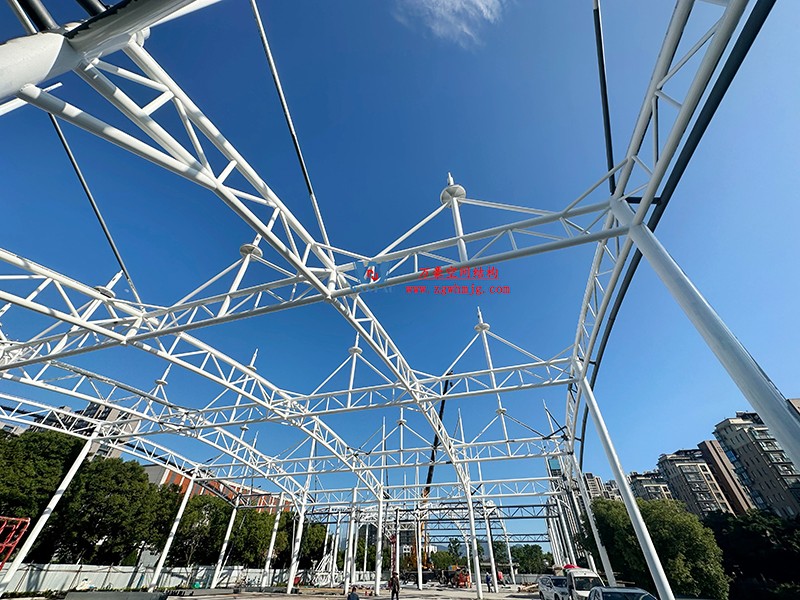 溫州惠民路西側(cè)綠地球場鋼膜結(jié)構(gòu)工程完工 溫州惠民路西側(cè)綠地球場鋼膜結(jié)構(gòu)工程完工