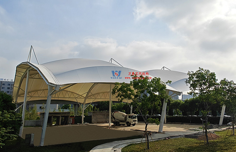 溫州惠民路西側(cè)綠地球場鋼膜結(jié)構(gòu)工程完工 溫州惠民路西側(cè)綠地球場鋼膜結(jié)構(gòu)工程完工