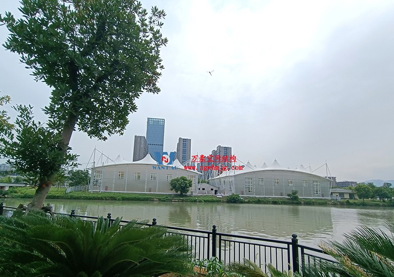 封閉式ptfe膜結(jié)構(gòu)籃球館來了 封閉式ptfe膜結(jié)構(gòu)籃球館來了