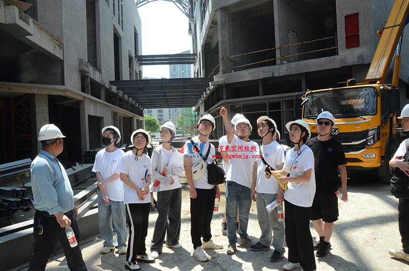 嘉興長安里ETFE氣枕鋼膜結(jié)構(gòu)頂棚工程現(xiàn)場學習觀摩會