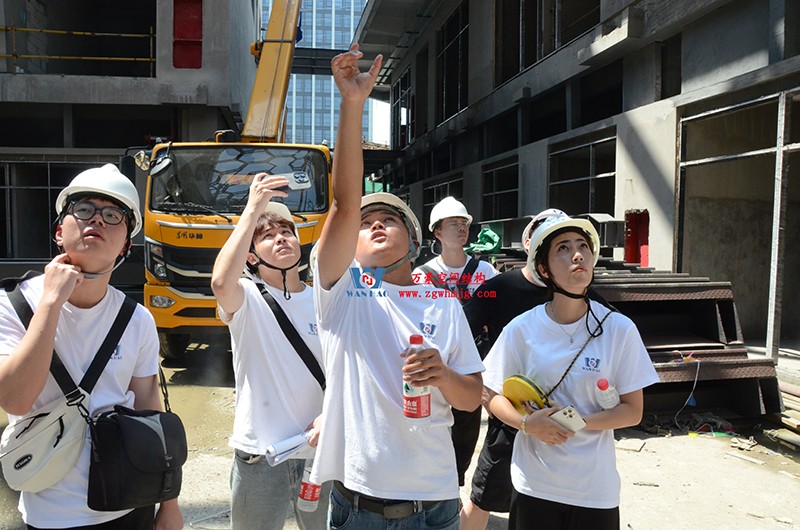 嘉興長安里ETFE氣枕鋼膜結(jié)構(gòu)頂棚工程現(xiàn)場學習觀摩會