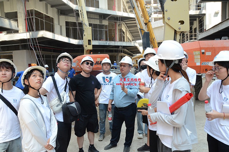 嘉興長安里ETFE氣枕鋼膜結(jié)構(gòu)頂棚工程現(xiàn)場學習觀摩會