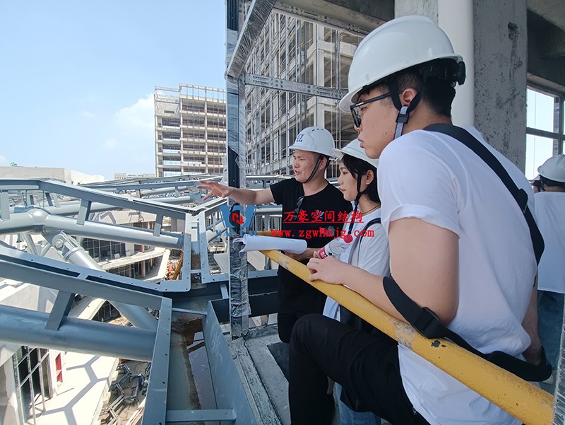 嘉興長安里ETFE氣枕鋼膜結(jié)構(gòu)頂棚工程現(xiàn)場學習觀摩會