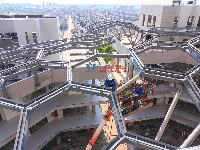 嘉興長安里ETFE氣枕鋼膜結(jié)構(gòu)頂棚工程現(xiàn)場學習觀摩會