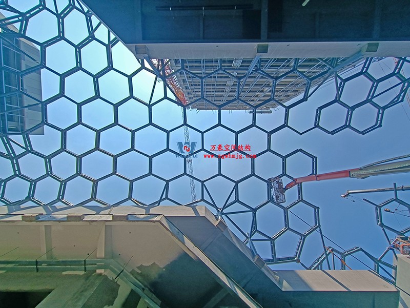 嘉興長安里ETFE氣枕鋼膜結(jié)構(gòu)頂棚工程現(xiàn)場學習觀摩會