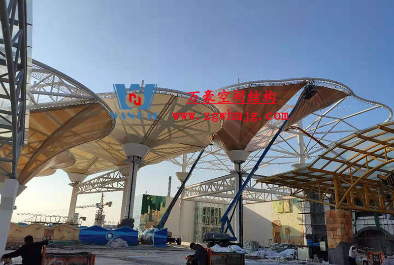 山東聊城萬(wàn)達(dá)小鎮(zhèn)七彩祥云索膜結(jié)構(gòu)項(xiàng)目 山東聊城萬(wàn)達(dá)小鎮(zhèn)七彩祥云索膜結(jié)構(gòu)項(xiàng)目