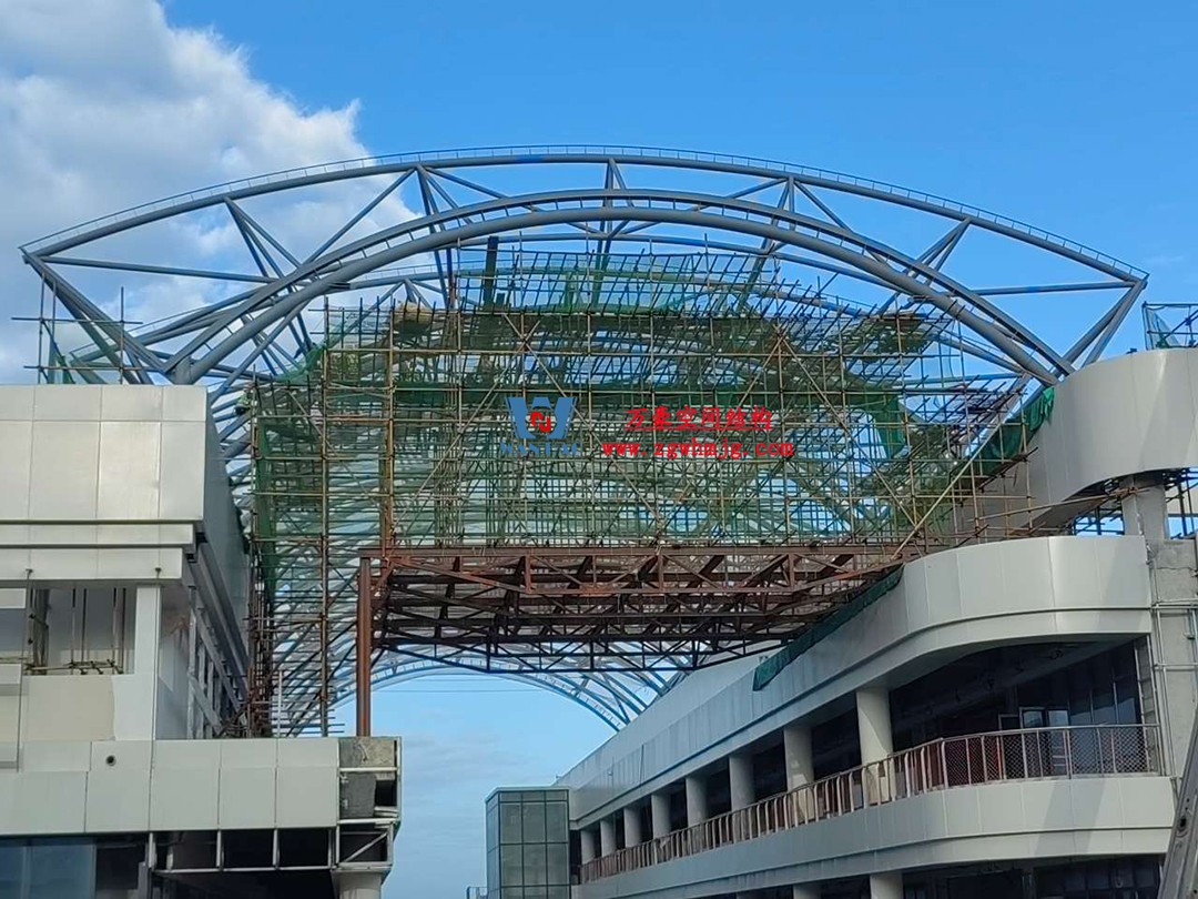 海南醫(yī)學(xué)院第一附屬醫(yī)院江東新院區(qū)連廊天幕順利完工 海南醫(yī)學(xué)院第一附屬醫(yī)院江東新院區(qū)連廊天幕順利完工