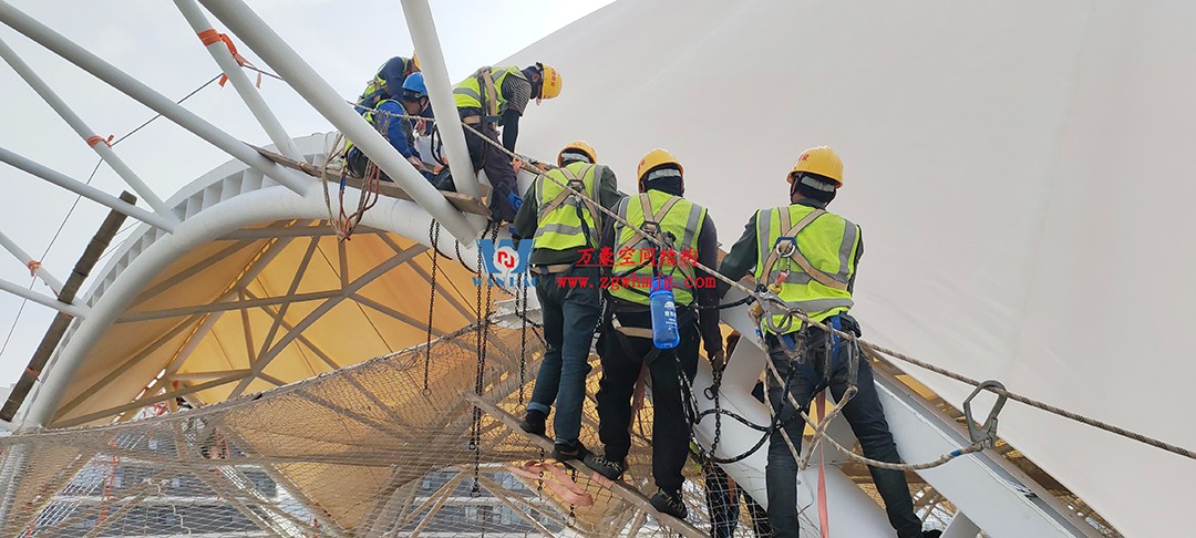 海南醫(yī)學(xué)院第一附屬醫(yī)院江東新院區(qū)連廊天幕順利完工 海南醫(yī)學(xué)院第一附屬醫(yī)院江東新院區(qū)連廊天幕順利完工