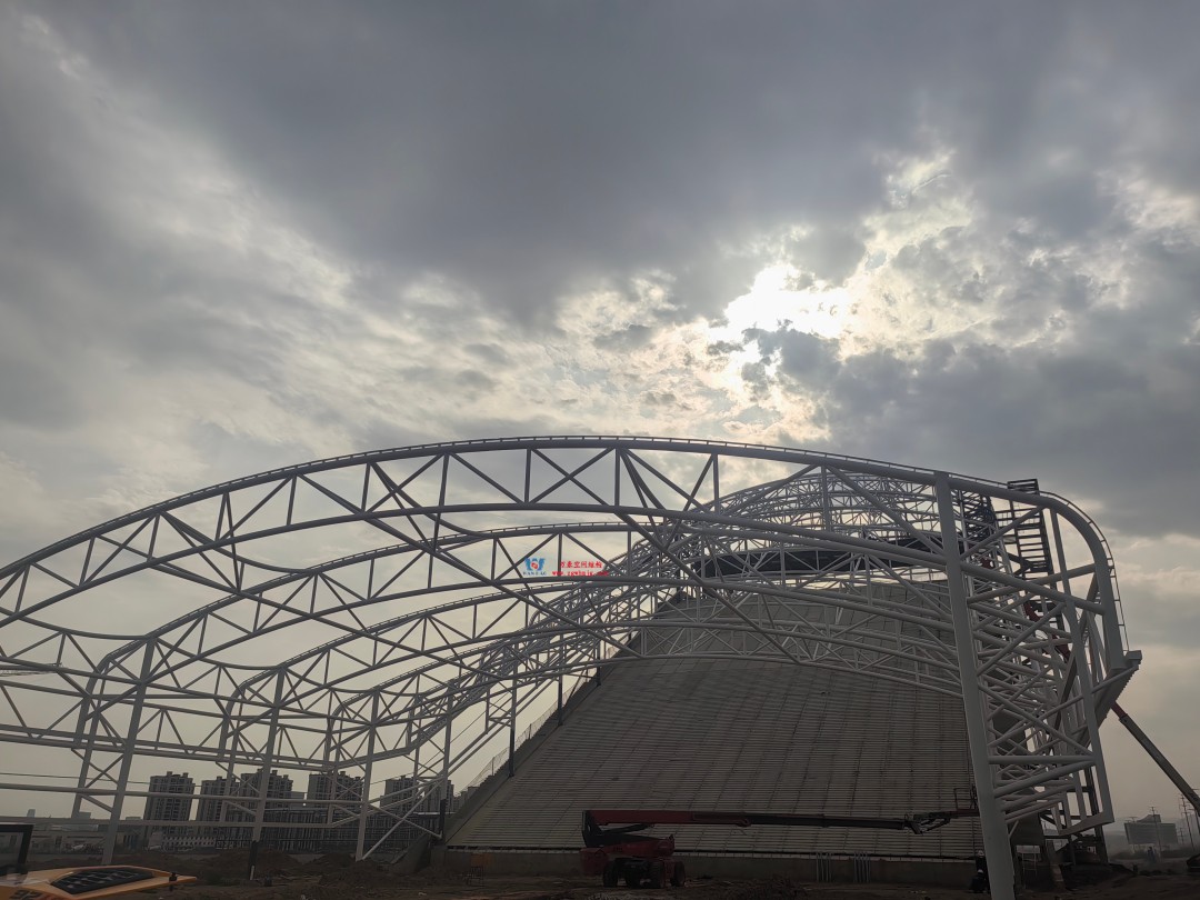 比亞迪紹興嵊州賽車(chē)場(chǎng)干拔沙坡觀景平臺(tái)鋼結(jié)構(gòu)項(xiàng)目 比亞迪紹興嵊州賽車(chē)場(chǎng)干拔沙坡觀景平臺(tái)鋼結(jié)構(gòu)項(xiàng)目