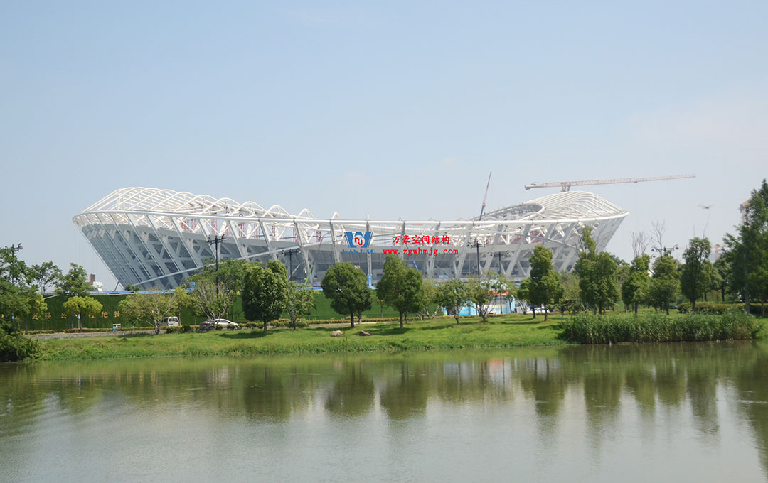 無錫奧體中心體育場ETFE膜首吊成功，太湖畔將閃耀“生態之光”