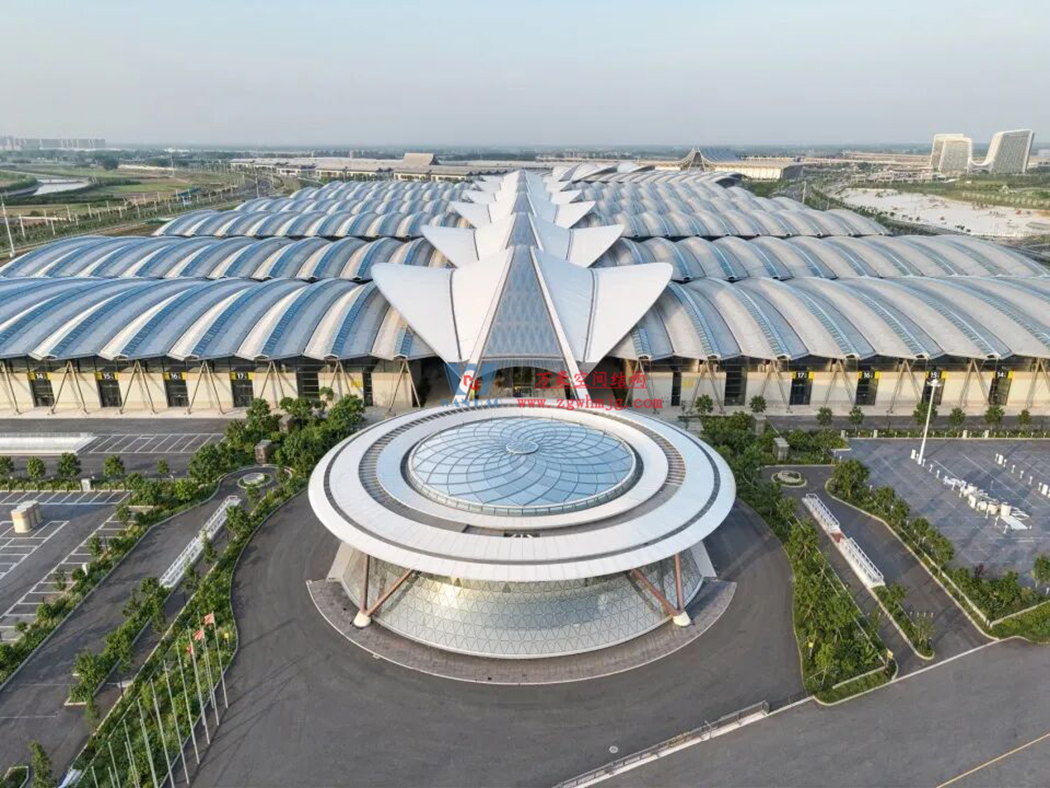 中原會展二期竣工！浙江萬豪集團助力打造城市巨型天幕