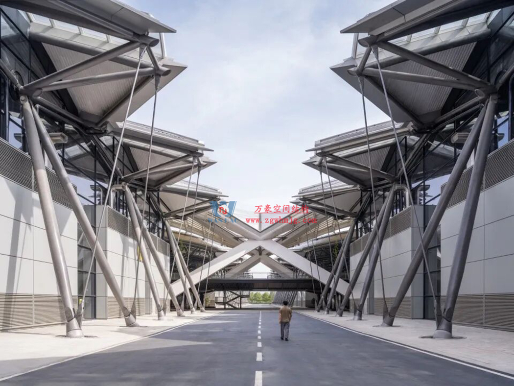 中原會展二期竣工！浙江萬豪集團助力打造城市巨型天幕