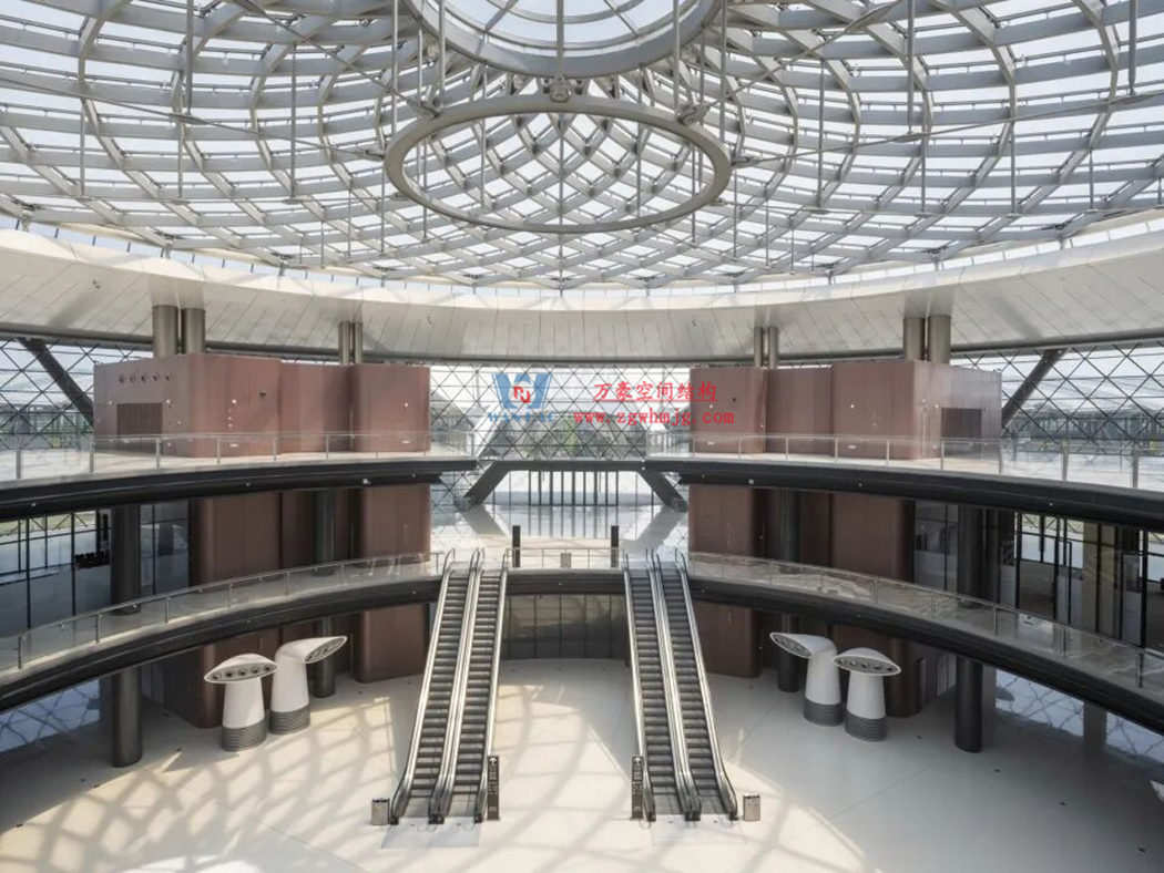 中原會展二期竣工！浙江萬豪集團助力打造城市巨型天幕