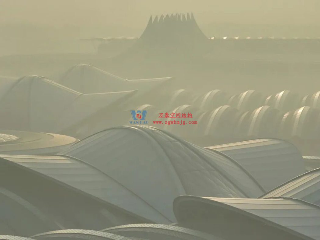 中原會展二期竣工！浙江萬豪集團助力打造城市巨型天幕