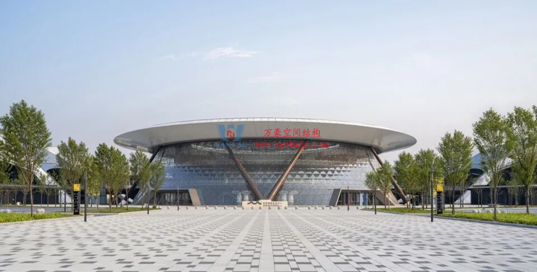 中原會展二期竣工！浙江萬豪集團助力打造城市巨型天幕