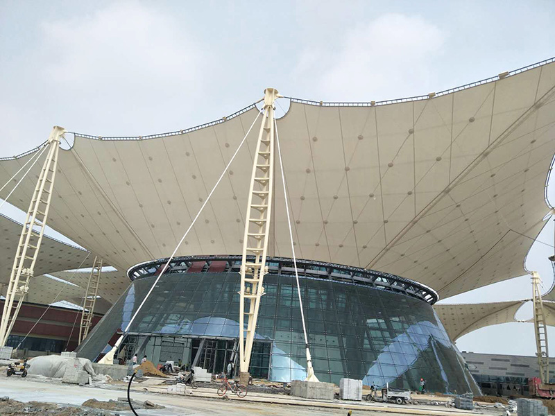 PTFE膜結(jié)構(gòu)屋面有哪些特點？為什么PTFE膜結(jié)構(gòu)屋面如此受歡迎？